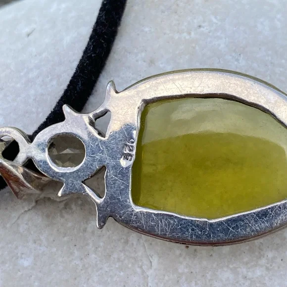 SOLD💲Citrine & glass .925 Sterling Silver triple moon goddess necklace on velvet - Picture 6 of 8